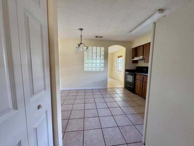 Building Photo - 364 16th St SW