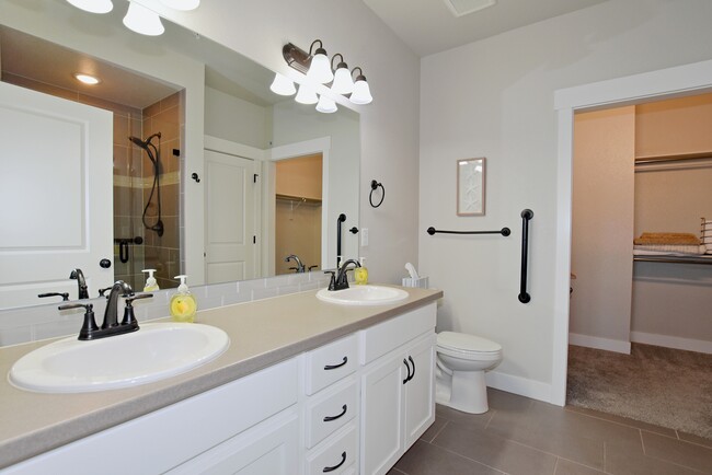 Double vanities - 6618 Crystal Downs Dr