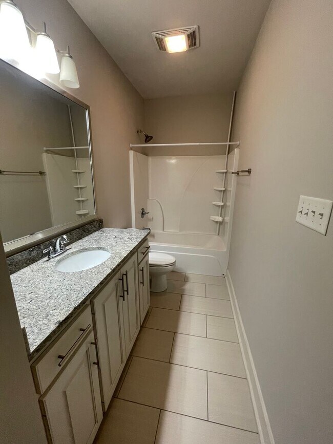 Building Photo - 3 Bedroom House in The desirable University Villas