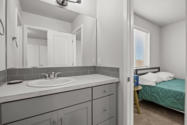 Building Photo - 5324 Remington Dr