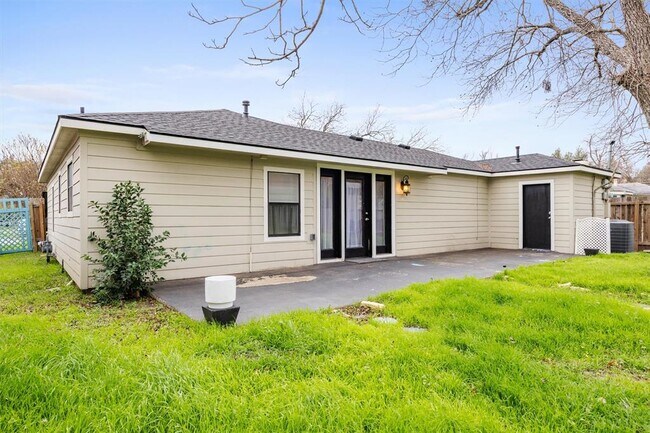 Building Photo - 1118 Fisher St