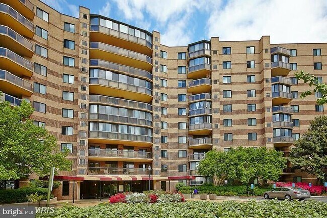 Building Photo - 8340 Greensboro Dr