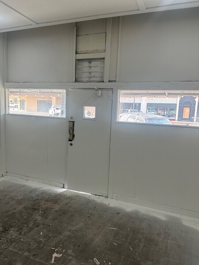 Building Photo - 214 S Wewoka Ave