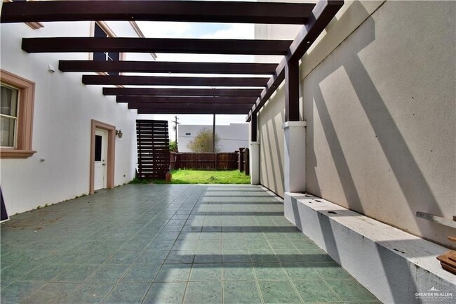 Building Photo - 1104 Rio Balsas St