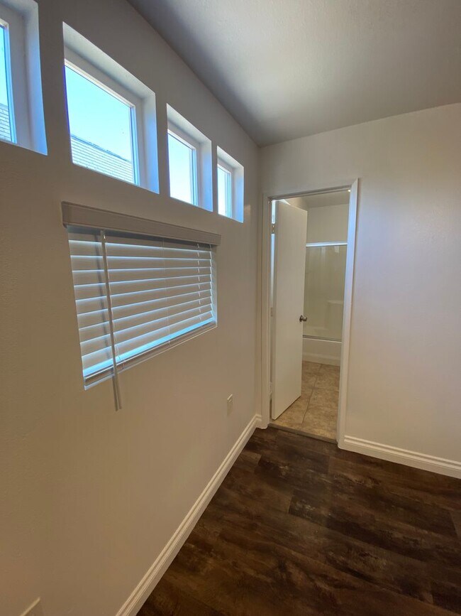 Building Photo - 417 S Second St