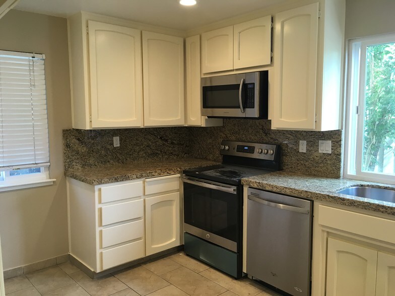 Building Photo - 20296 Pacifica Dr