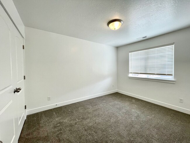 Building Photo - 3990 W 1530 N