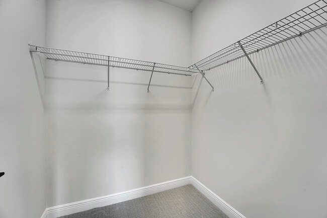 Building Photo - 9341 Crestview Cir