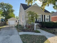 Building Photo - 3 bed 2 bath Berkley bungalow with garage ...