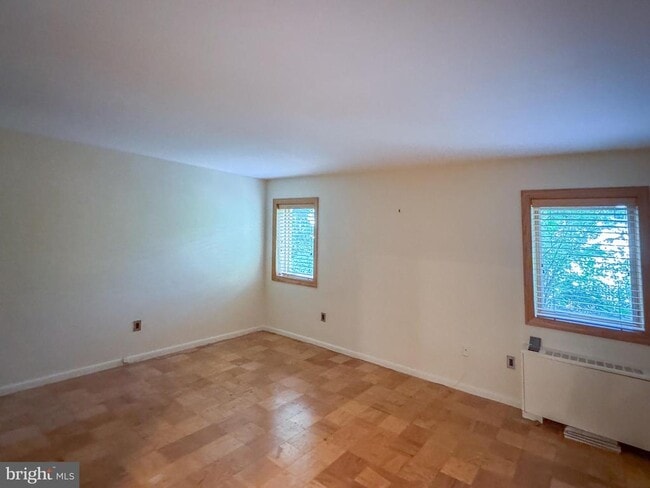 Building Photo - 4720 Chevy Chase Dr