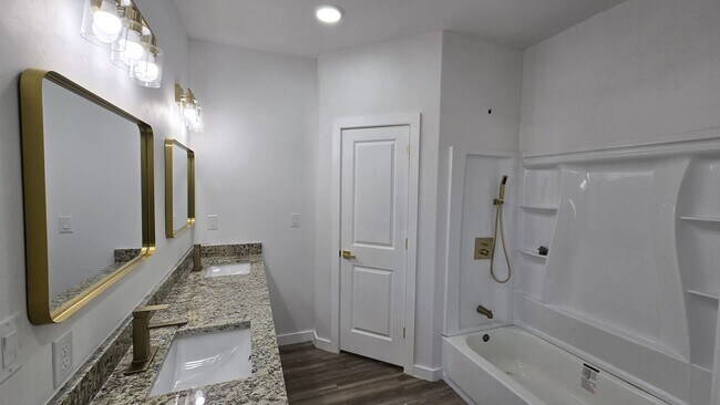 Building Photo - 1011 N Carol Ave