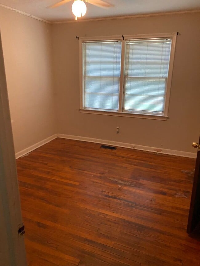 Building Photo - 1622 Sharkey St