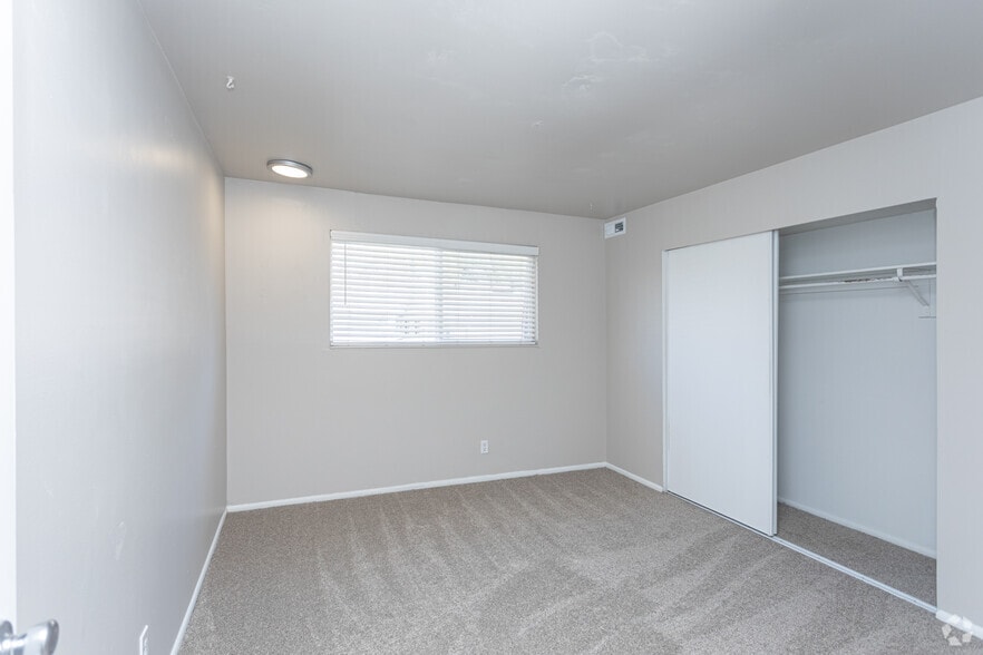 2BR, 1BA - 800SF - Second Bedroom - Azlee