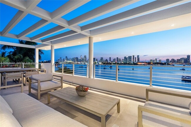 Building Photo - 440 S Hibiscus Dr