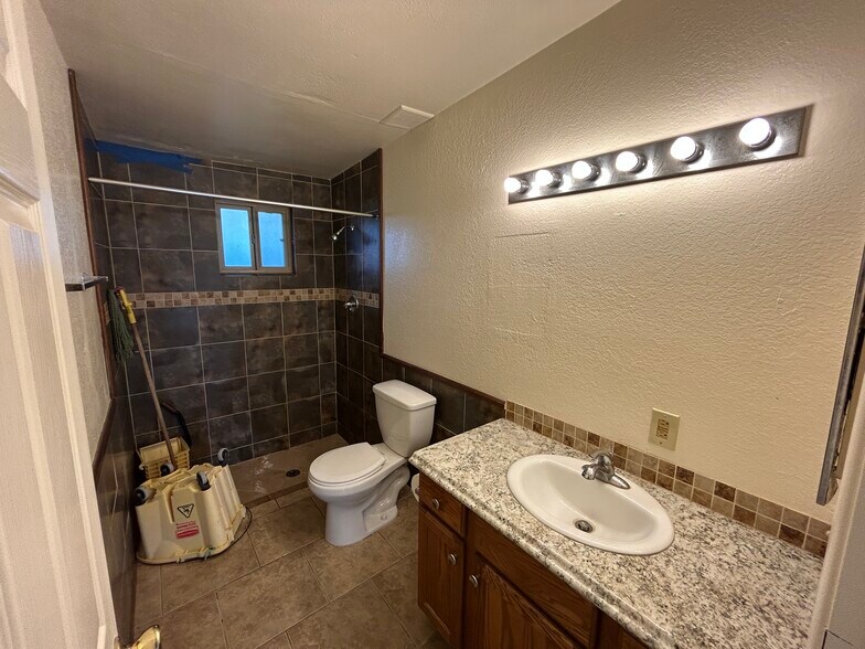 Bathroom - 730 W 44th St