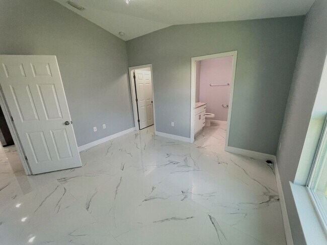 Building Photo - AKACHER01