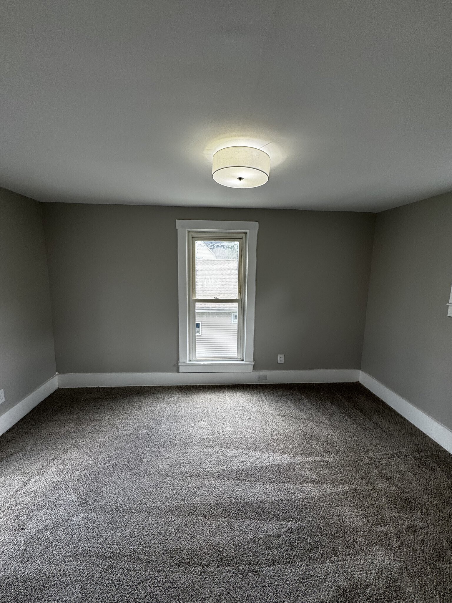 Building Photo - 409 N Elm St