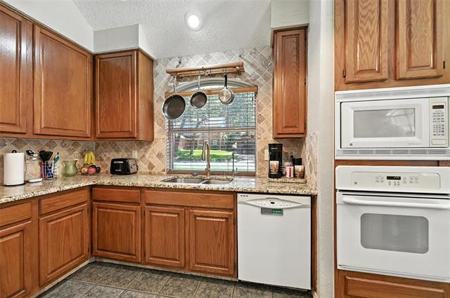 Building Photo - 3201 Oleander Ct