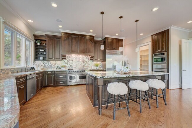 Building Photo - 140 Emerald Estates Ct