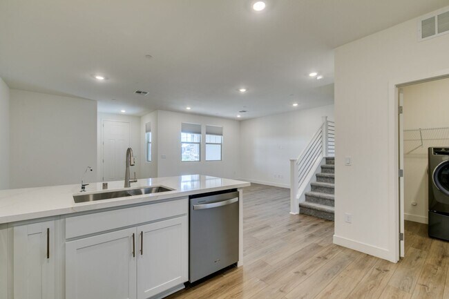 Building Photo - 160 Silver Run Ln