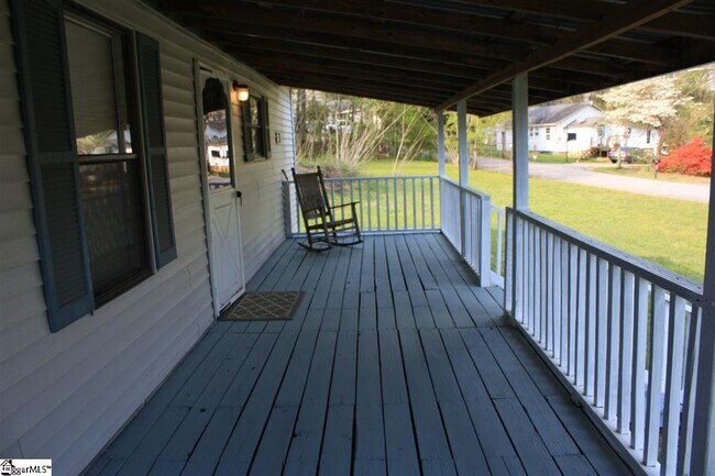 Building Photo - 103 Lions Park Rd