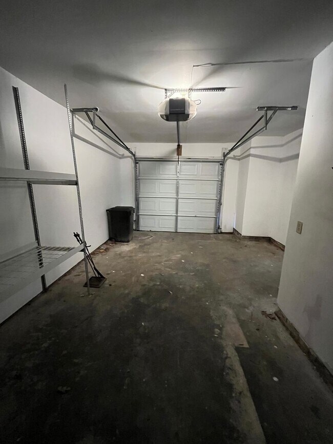 Building Photo - Charming 3 BR/2 BA Home in Crowfield Plantation