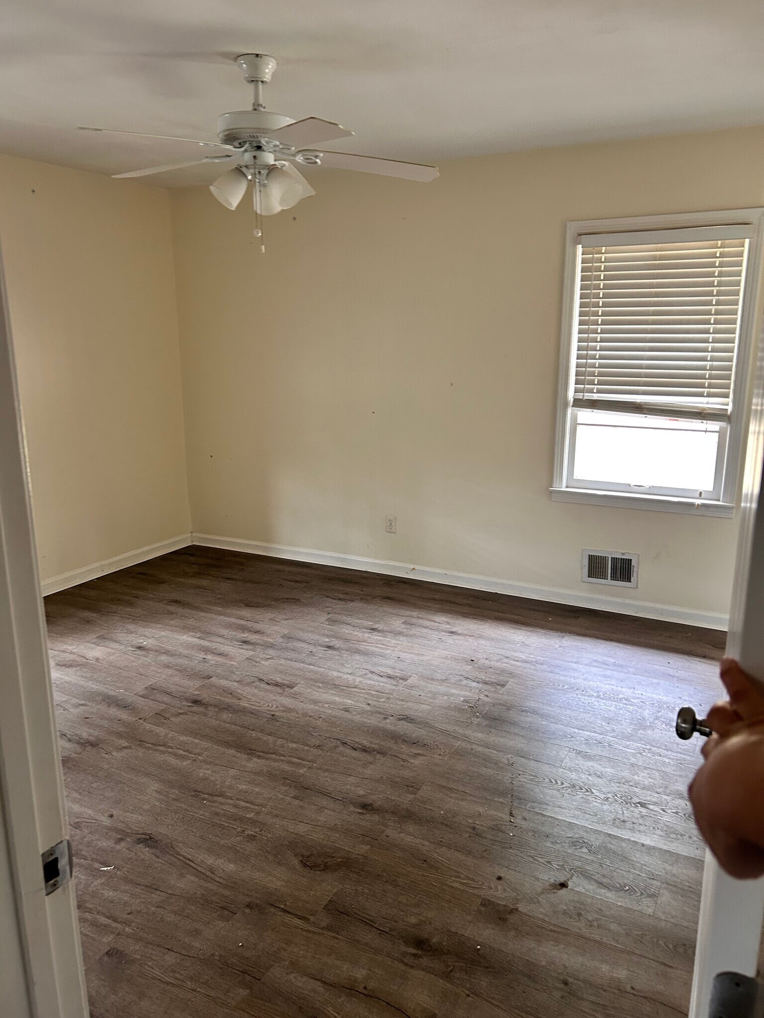 Building Photo - 5007 Spring Hill Dr