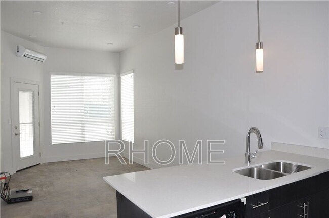 Building Photo - 965 S 200 W
