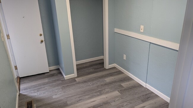 Building Photo - 716 Main St