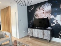 Building Photo - Gorgeous three bedroom in the heart of Par...