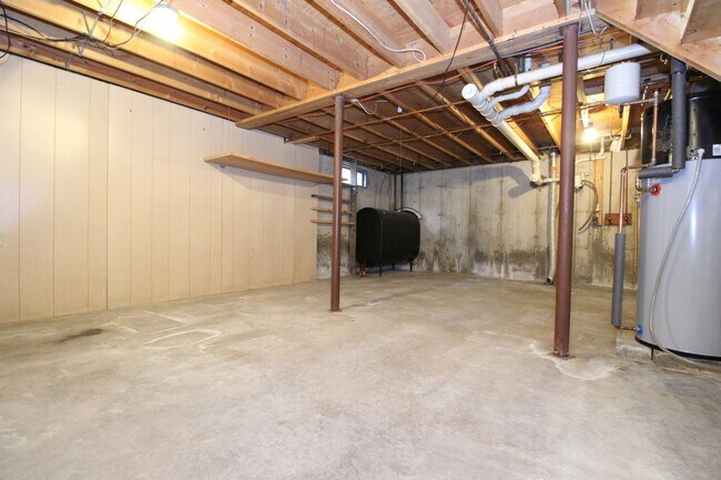 Building Photo - 37 Oak Hill Rd