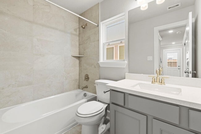 Building Photo - 1916 Huntly Chase Dr