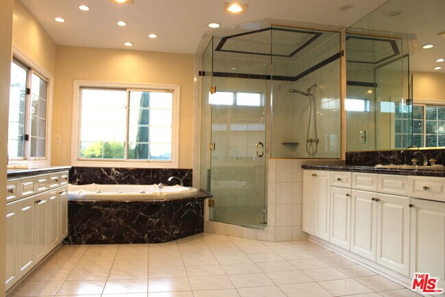 Building Photo - 11502 Dona Teresa Dr