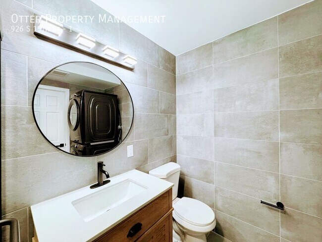 Building Photo - 926 S 15th St