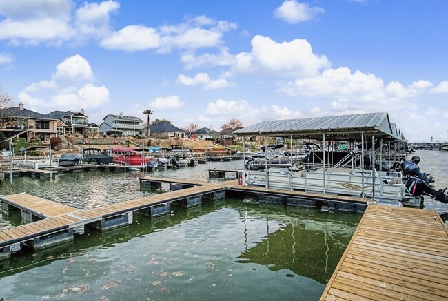 Building Photo - 14822 Spica Ct