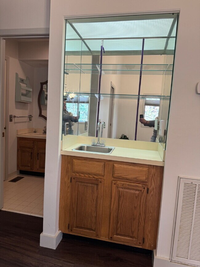 Building Photo - "Charming 2-Bedroom Condo with Cozy Fireplace in Hendersonville – 1603 Sq Ft of Comfort!"