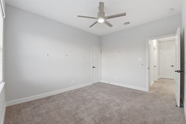 Building Photo - 2030 Green Haven Ct