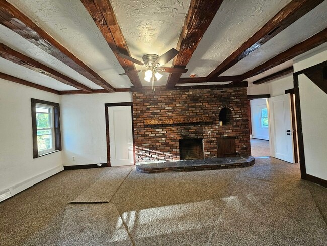 Building Photo - 81 Oak St