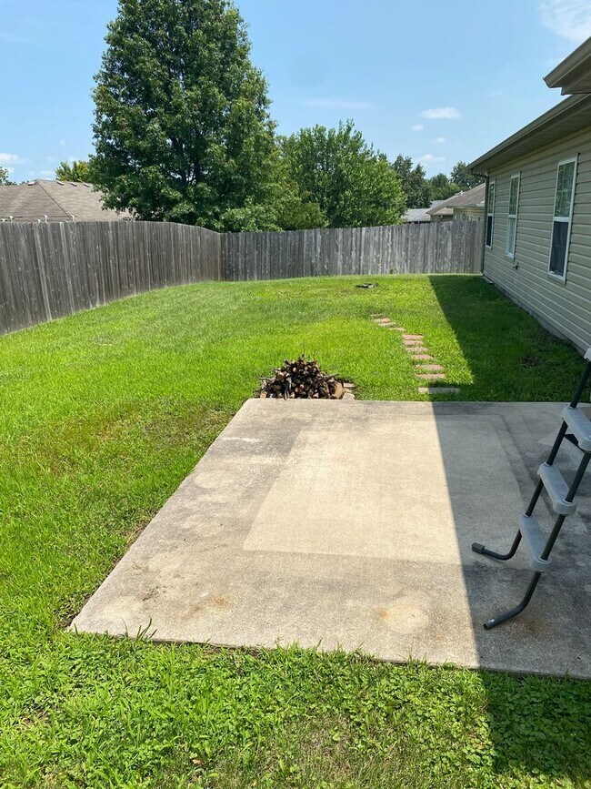 Building Photo - 3 bedroom/2 bathroom single family home!  ...