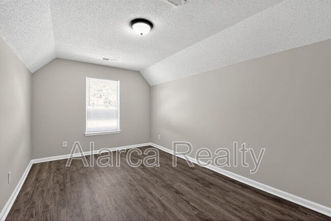 Building Photo - 105 Daventry Pl