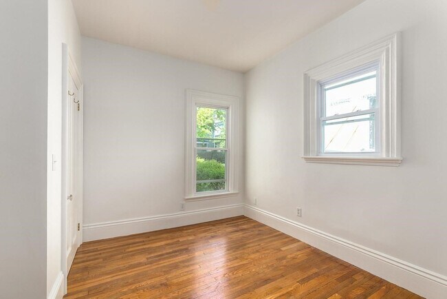 Building Photo - 14 Evergreen Ave