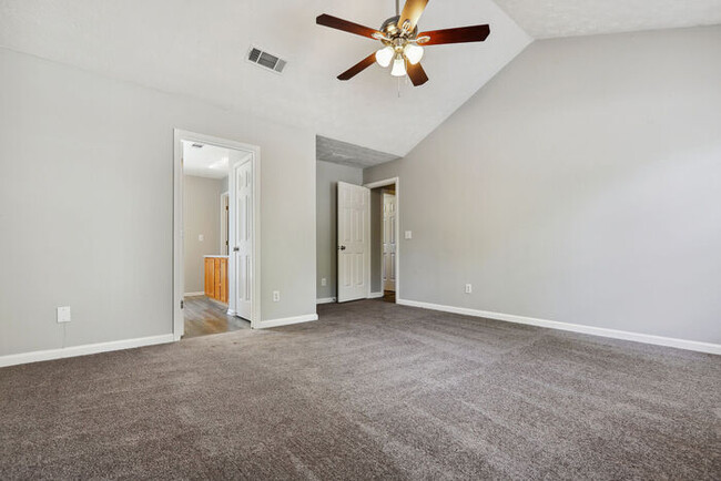 Building Photo - Fall in love with this home in Lawrenceville!