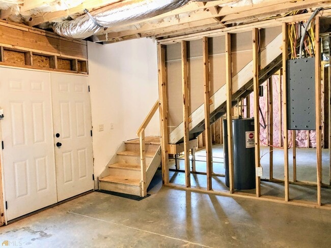 Building Photo - 261 Brookwoods Ln