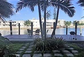Building Photo - 6905 Bay Dr