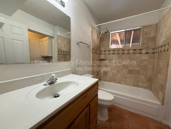 Building Photo - 6410 E Dixileta Dr