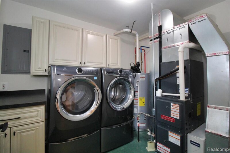 Building Photo - 37752 Huron Pointe Dr