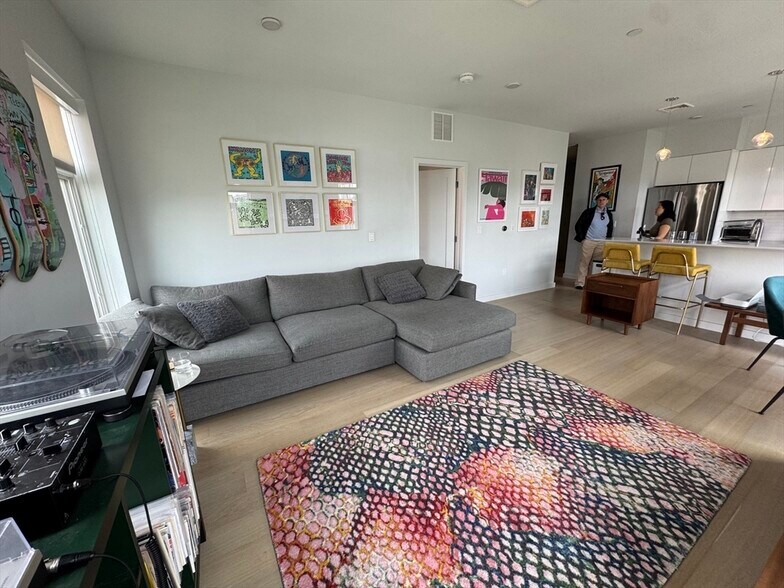 Building Photo - 1 Lisbon St