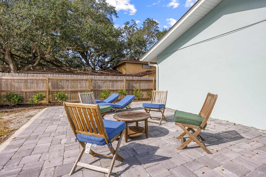 Building Photo - 905 N Tropical Trail