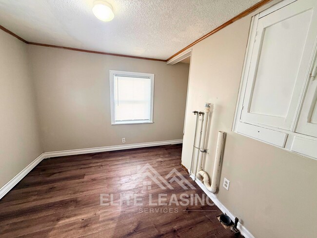 Building Photo - Charming 3 Bedroom Home Near Downtown Topeka!