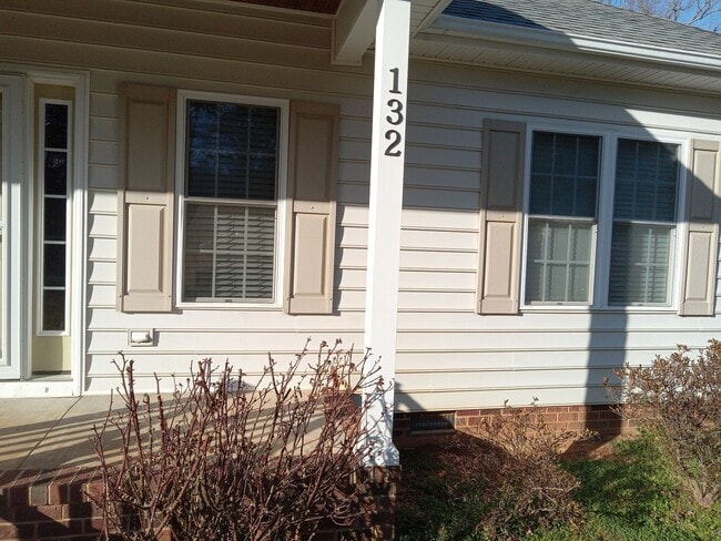 Building Photo - $1,800 – 3-bedroom, 2-bathroom house in Ro...